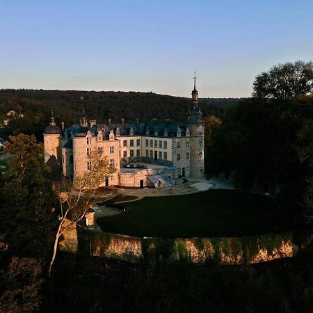 Le Chateau De Mirwart Екстериор снимка