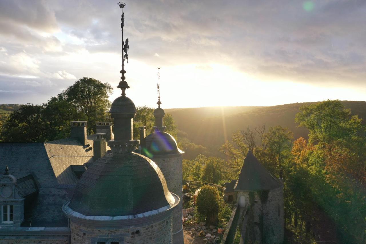 Le Chateau De Mirwart Екстериор снимка